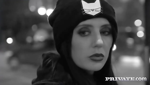 Hotie enjoys a hot fuck anxious