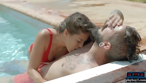 Smoking hot chick gets fucked by her boyfriend