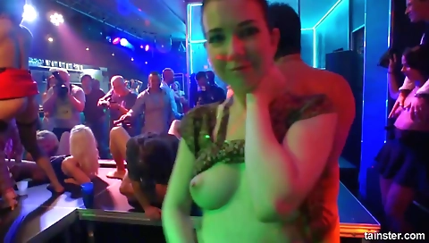 Sexy asiani tingl arietta visaed by a big dick