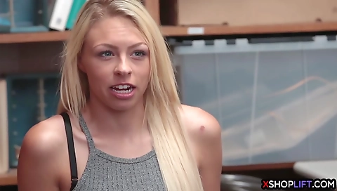 Sexy blonde babe fucked and cum with her pussy