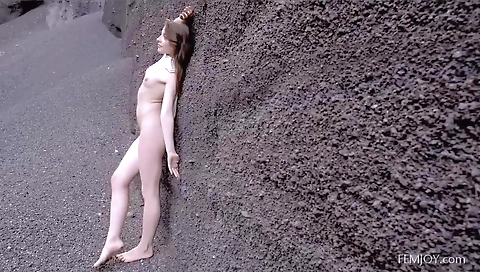 Sexy honey with a sexy body